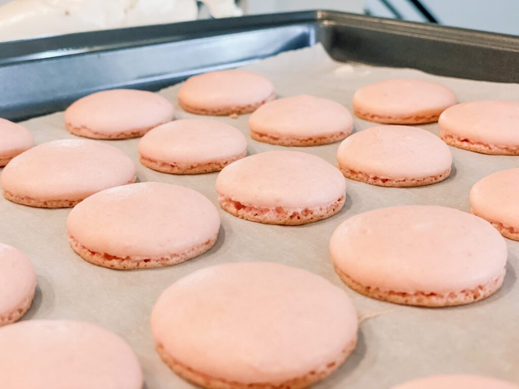 Rising macaroons with feet