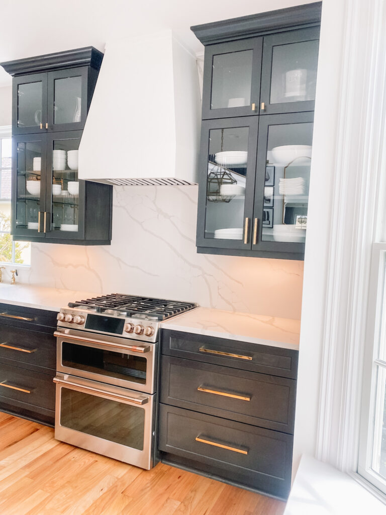 Cafe oven range with brass handles