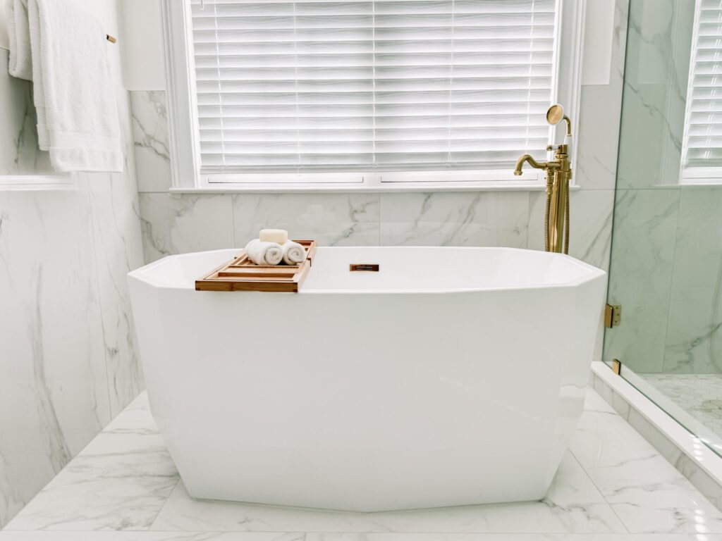Modern Glam Luxury Bathroom Freestanding Facetted soaking Tub and Vintage Polished Brass Floor Tub Filler Faucet